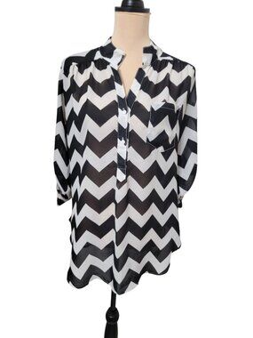 CALS Size Medium Black & White Chevron Pattern 1/2 Button Front Semi Sheer Top